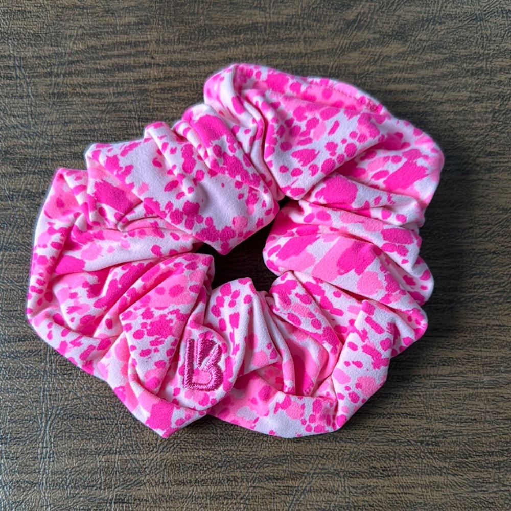 Buffbunny Scrunchie in Pink Fashun Print